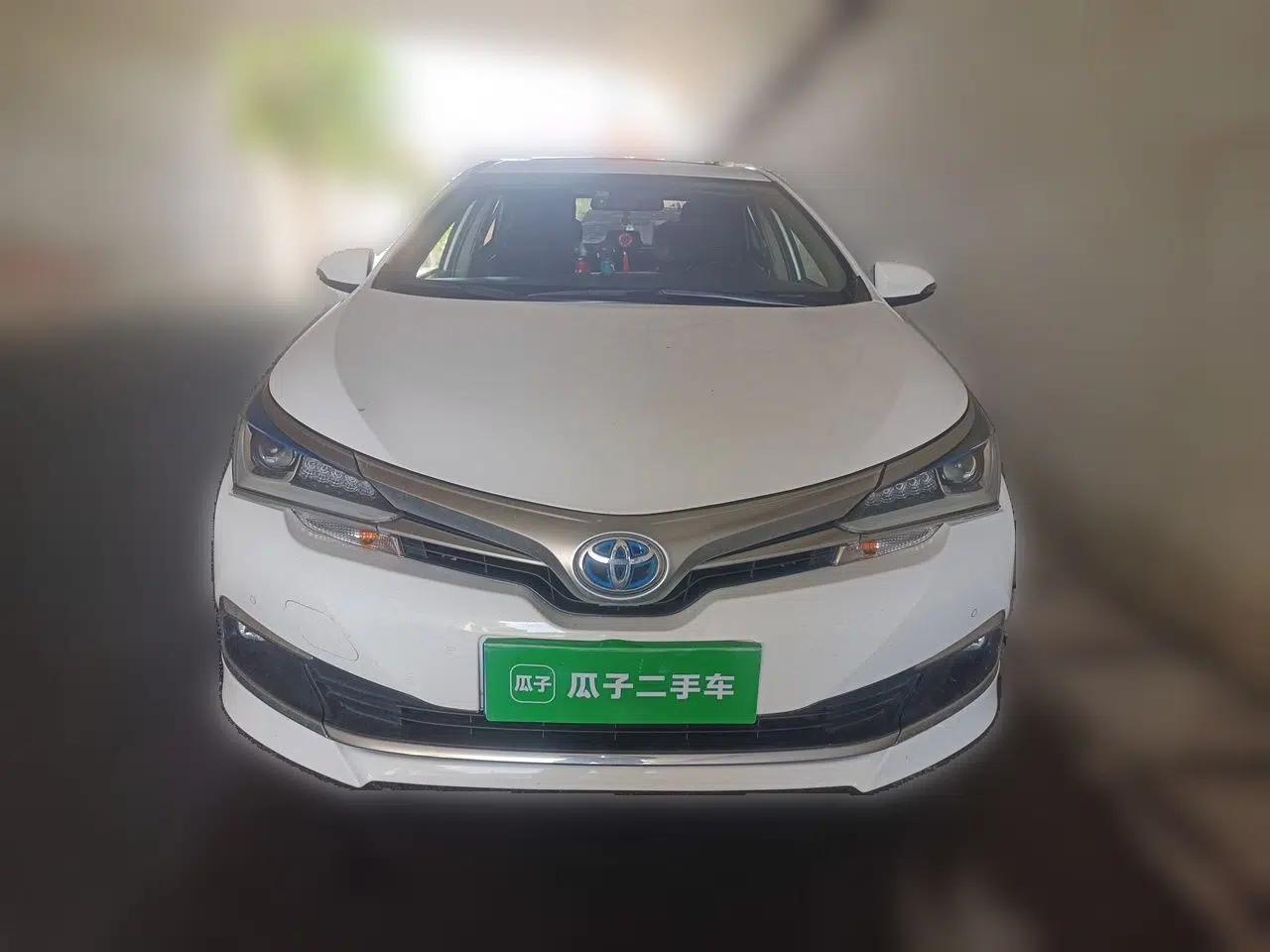 Toyota Corolla 2017 Revised Dual-Engine 1.8L E-CVT Elite Edition — миниатюра 2