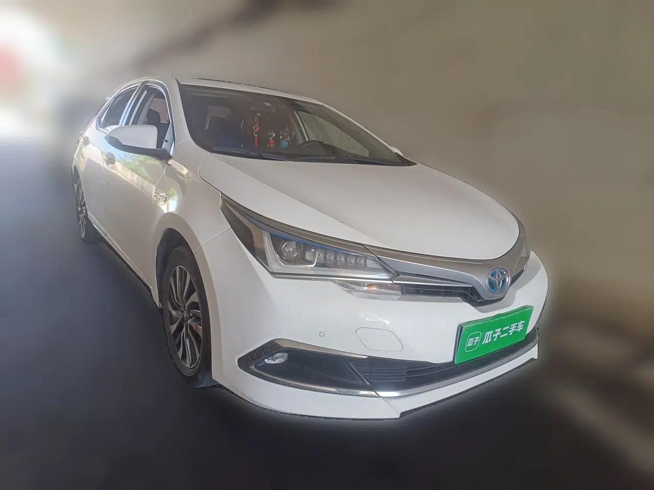 Toyota Corolla 2017 Revised Dual-Engine 1.8L E-CVT Elite Edition — миниатюра 3