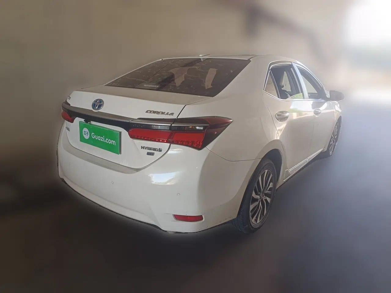 Toyota Corolla 2017 Revised Dual-Engine 1.8L E-CVT Elite Edition — миниатюра 6