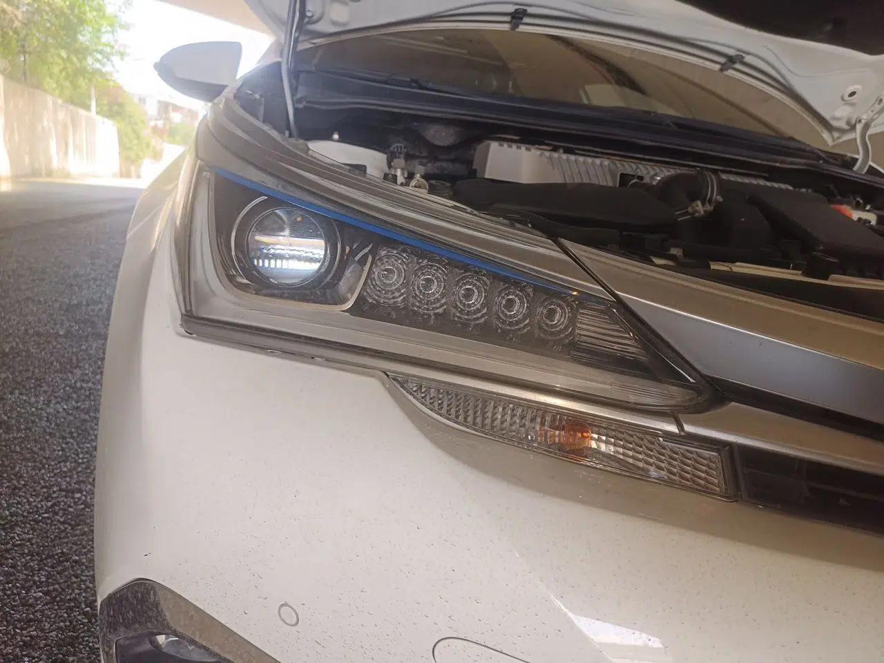 Toyota Corolla 2017 Revised Dual-Engine 1.8L E-CVT Elite Edition — миниатюра 7