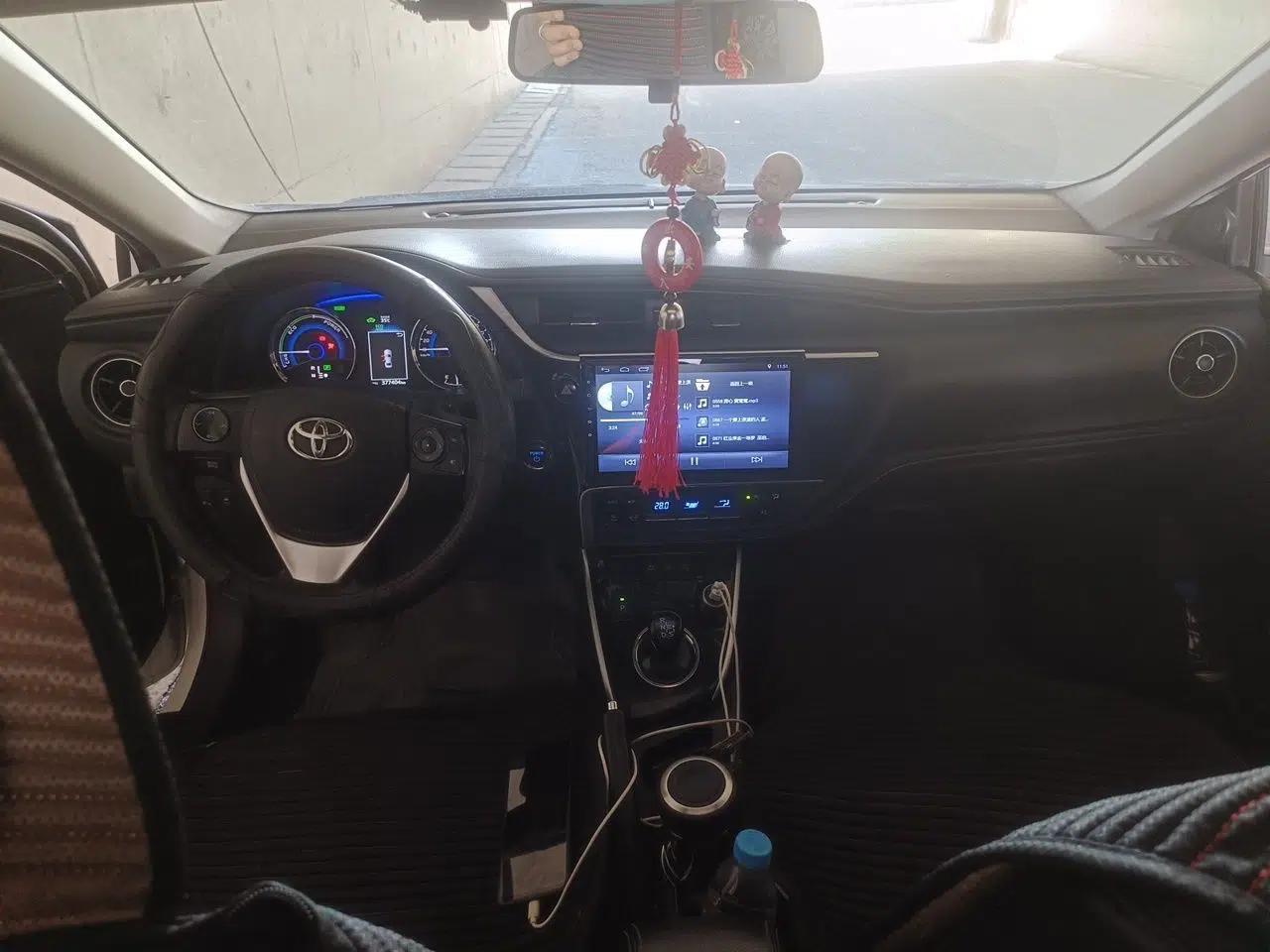 Toyota Corolla 2017 Revised Dual-Engine 1.8L E-CVT Elite Edition — миниатюра 9