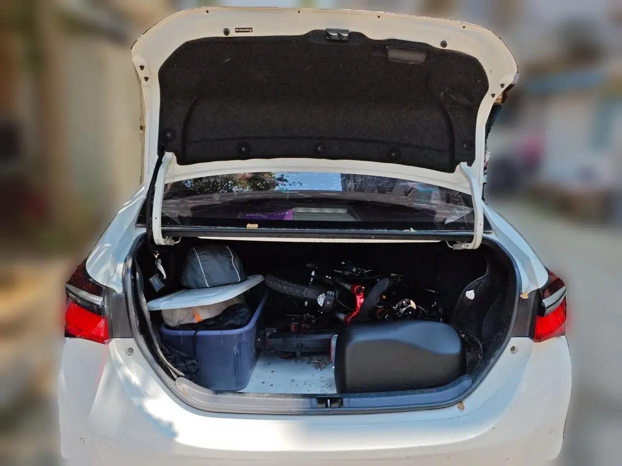 Toyota Corolla 2017 Revised Dual-Engine 1.8L E-CVT Elite Edition — миниатюра 19