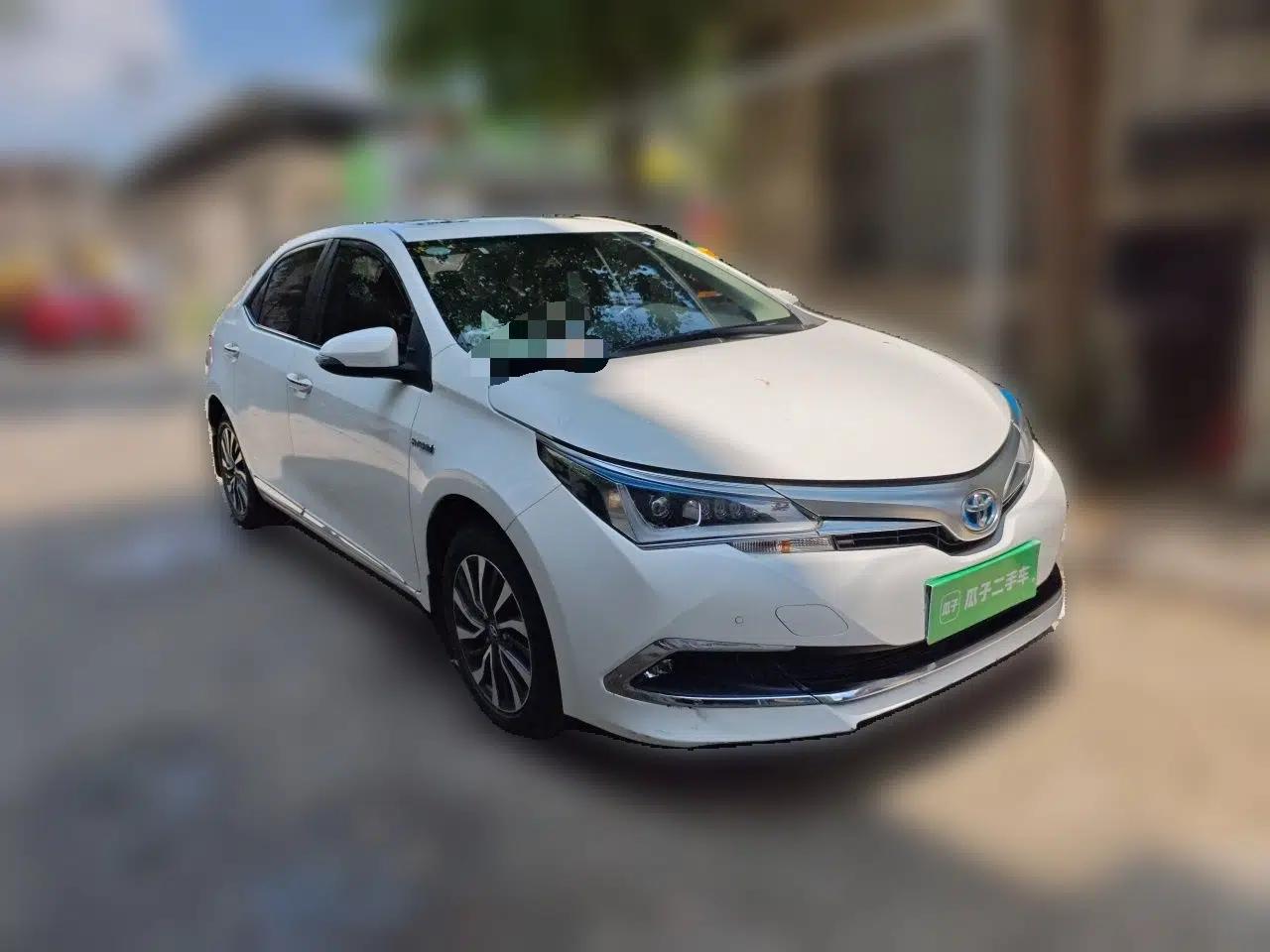 Toyota Corolla 2017 Revised Dual-Engine 1.8L E-CVT Elite Edition — миниатюра 3