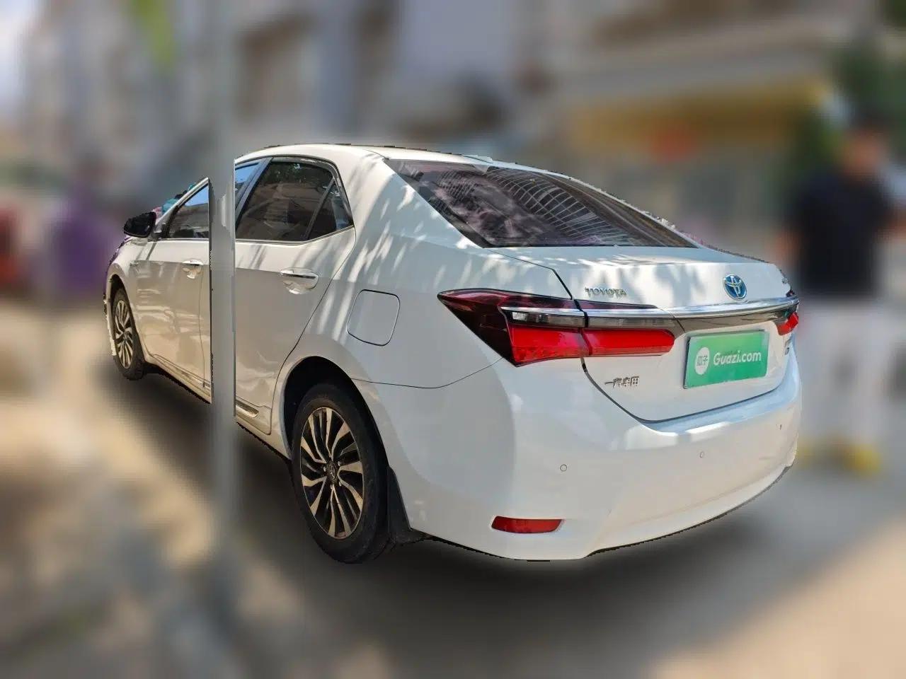 Toyota Corolla 2017 Revised Dual-Engine 1.8L E-CVT Elite Edition — миниатюра 4