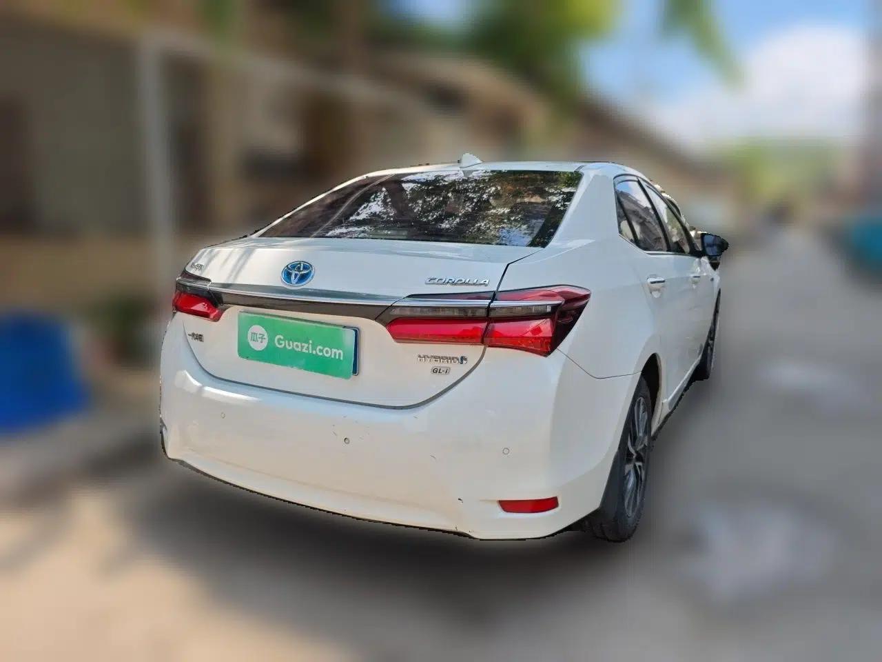 Toyota Corolla 2017 Revised Dual-Engine 1.8L E-CVT Elite Edition — миниатюра 6