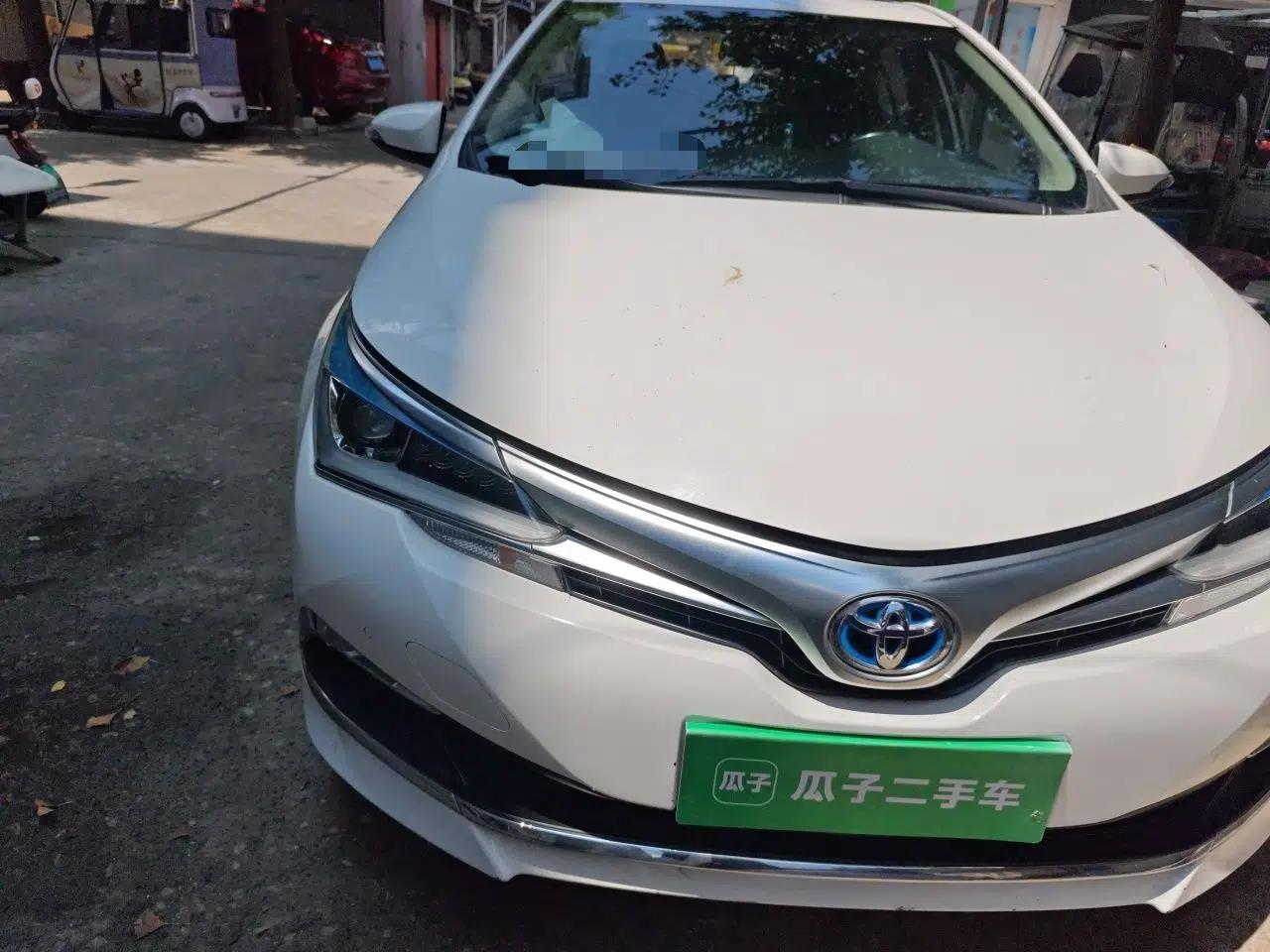 Toyota Corolla 2017 Revised Dual-Engine 1.8L E-CVT Elite Edition — миниатюра 7