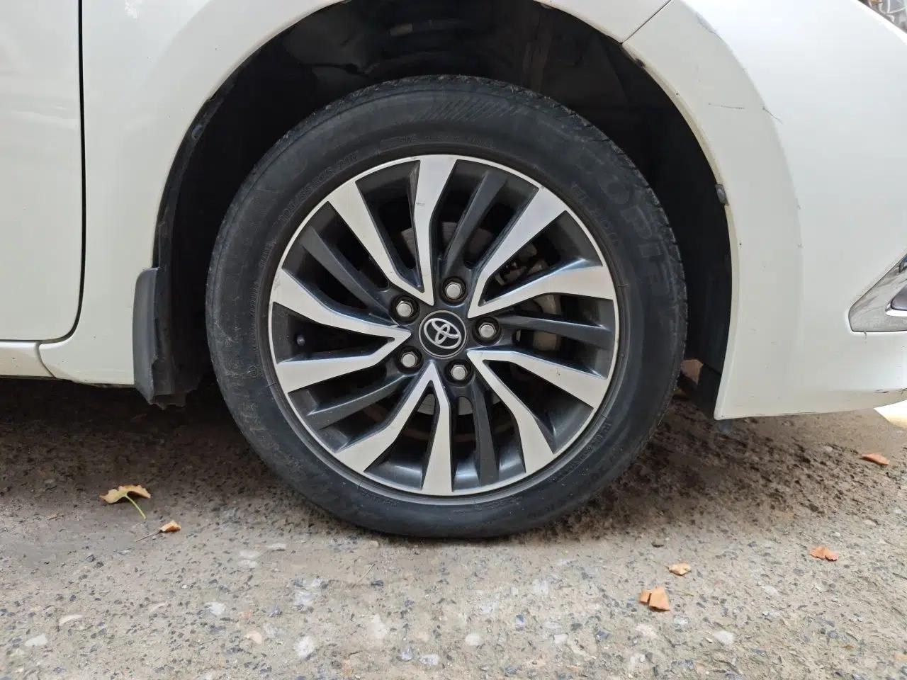 Toyota Corolla 2017 Revised Dual-Engine 1.8L E-CVT Elite Edition — миниатюра 8