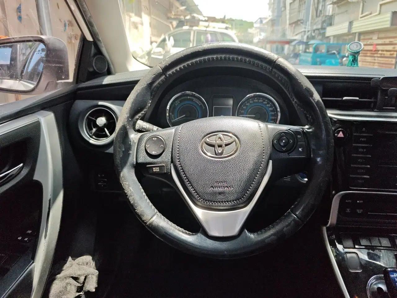 Toyota Corolla 2017 Revised Dual-Engine 1.8L E-CVT Elite Edition — миниатюра 10