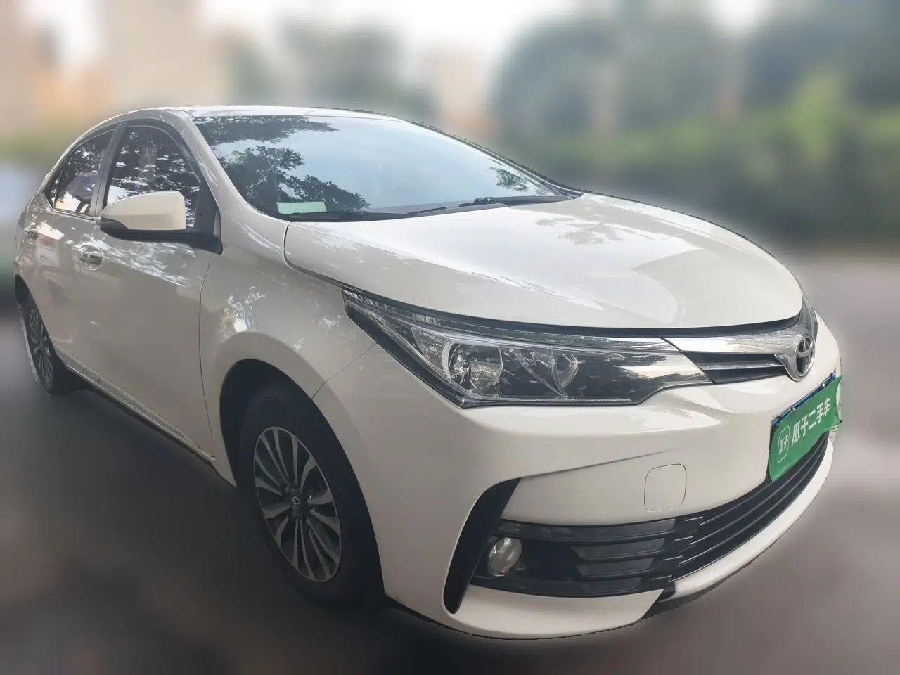 Toyota Corolla 2018 1.2T S-CVT GL-i Zhihui Edition — миниатюра 3