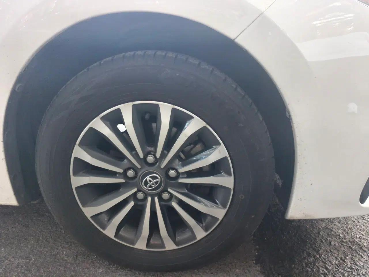 Toyota Corolla 2018 1.2T S-CVT GL-i Zhihui Edition — миниатюра 8
