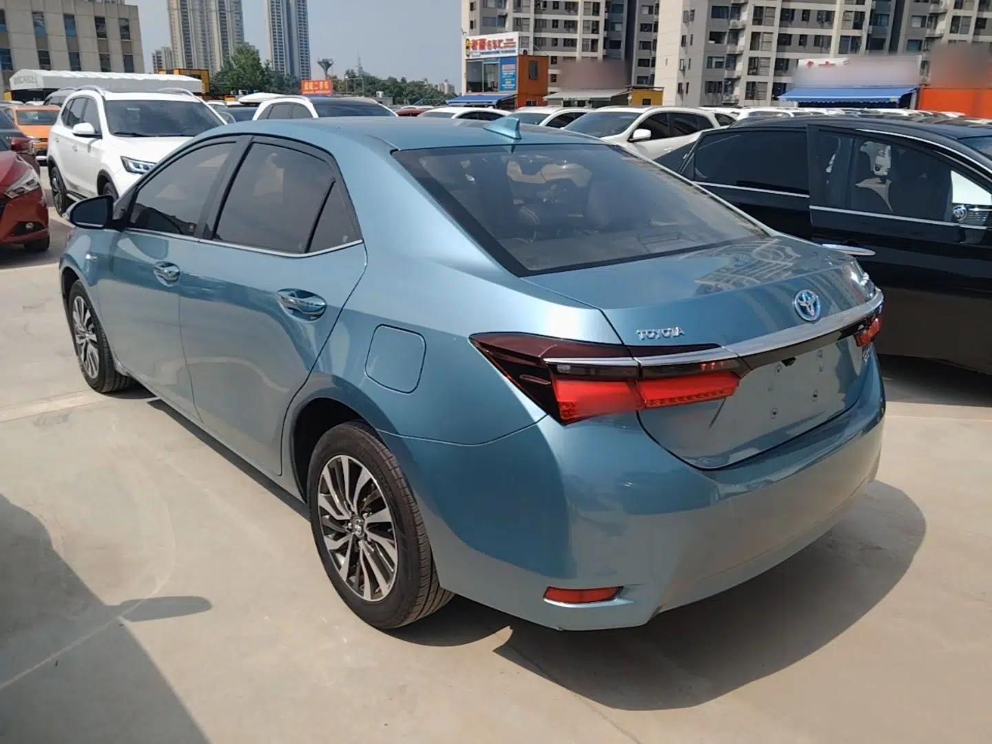 Toyota Corolla 2017 Revised Dual-Engine 1.8L E-CVT Leading Edition — миниатюра 13
