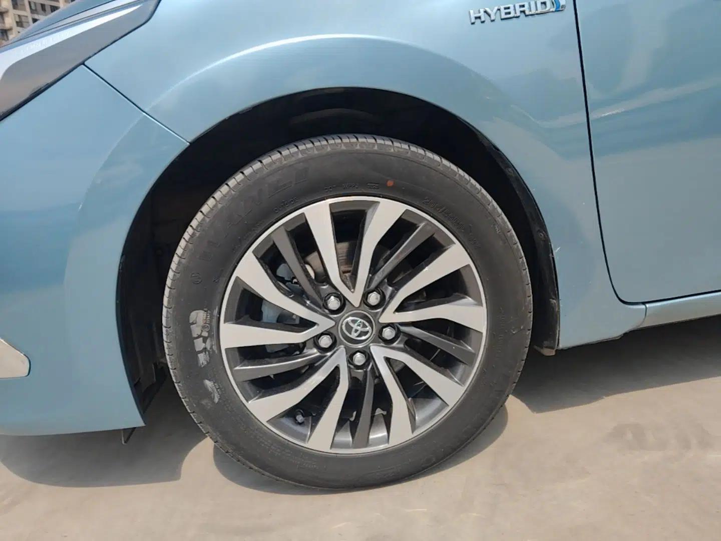 Toyota Corolla 2017 Revised Dual-Engine 1.8L E-CVT Leading Edition — миниатюра 15