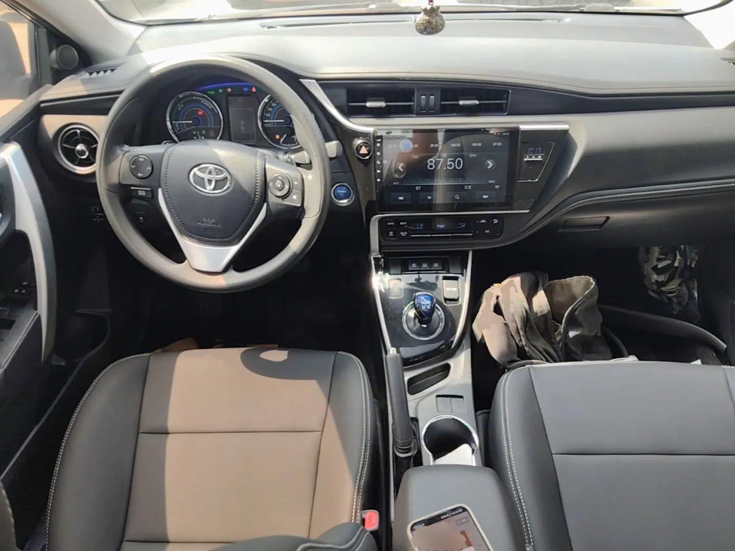 Toyota Corolla 2017 Revised Dual-Engine 1.8L E-CVT Leading Edition — миниатюра 17