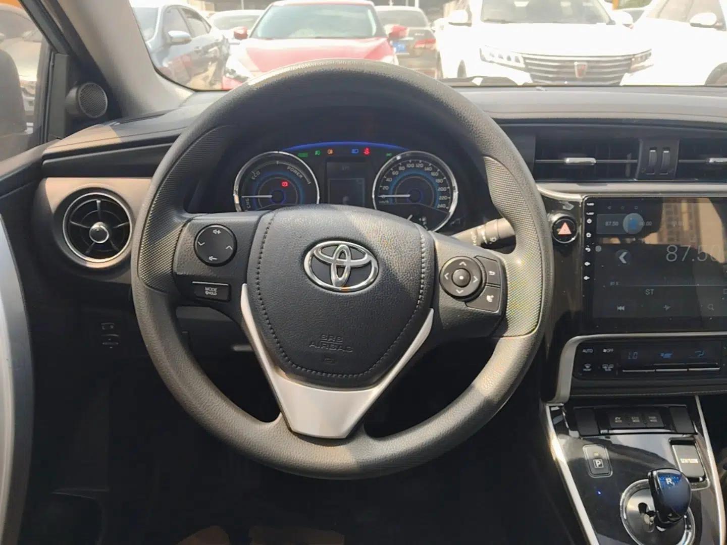 Toyota Corolla 2017 Revised Dual-Engine 1.8L E-CVT Leading Edition — миниатюра 18