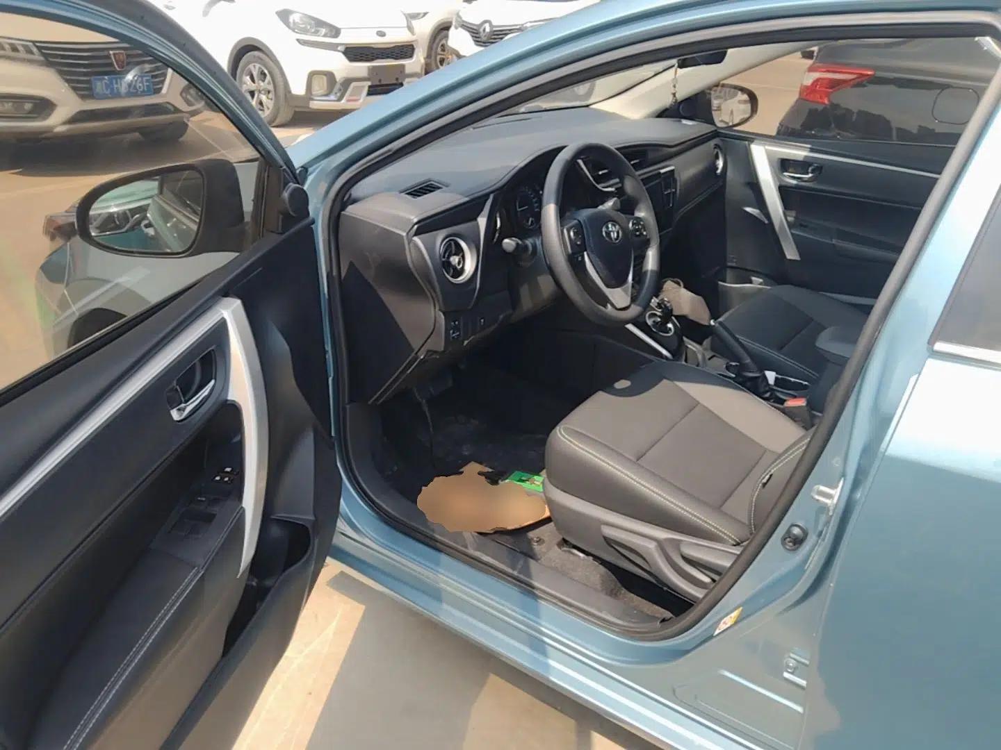 Toyota Corolla 2017 Revised Dual-Engine 1.8L E-CVT Leading Edition — миниатюра 23