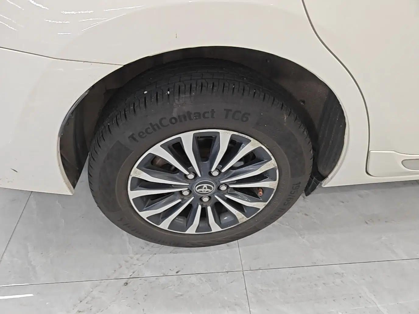 Toyota Corolla 2017 Revised Version 1.2T S-CVT GL-i — миниатюра 11