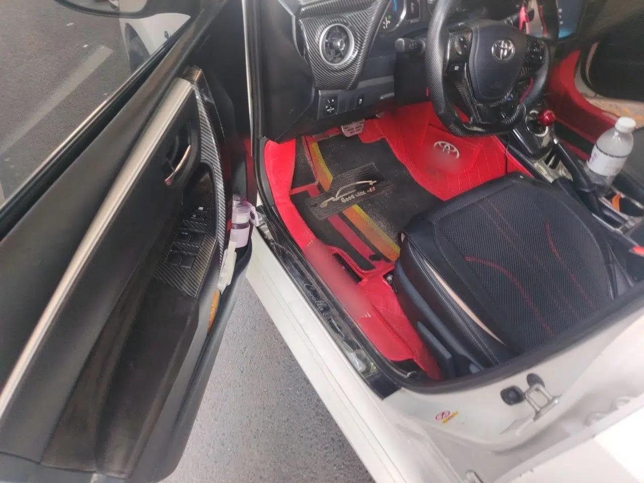 Toyota Corolla 2017 Revised Dual-Engine 1.8L E-CVT Leading Edition — миниатюра 16
