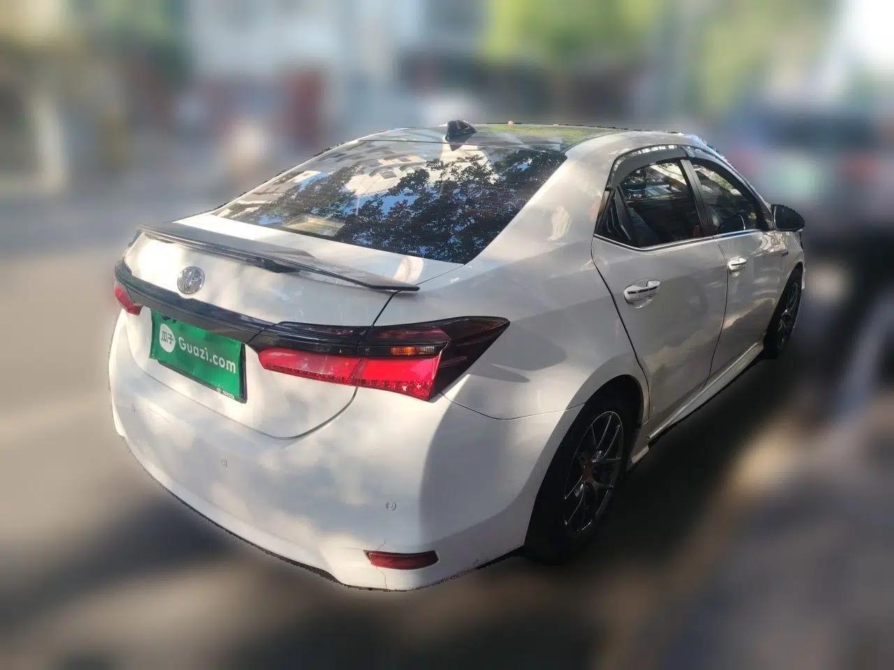 Toyota Corolla 2017 Revised Dual-Engine 1.8L E-CVT Leading Edition — миниатюра 6
