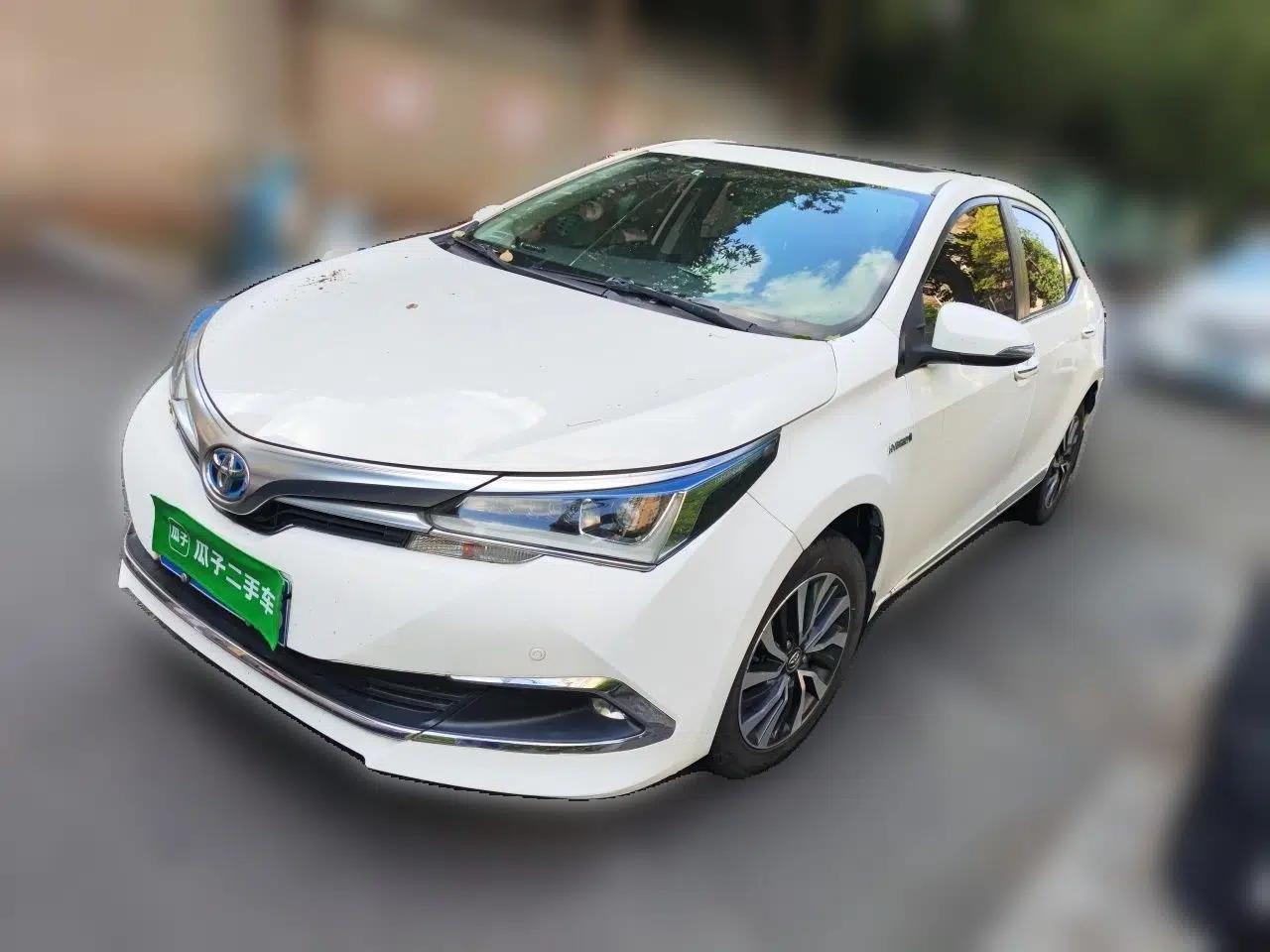 Toyota Corolla 2016 Dual-Engine 1.8L E-CVT Elite Edition — миниатюра 1