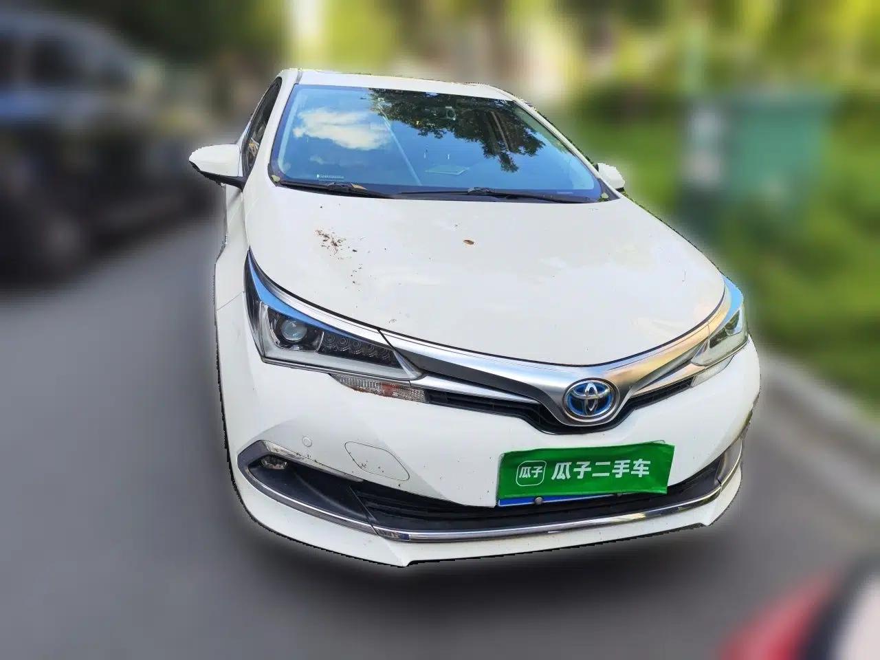 Toyota Corolla 2016 Dual-Engine 1.8L E-CVT Elite Edition — миниатюра 2