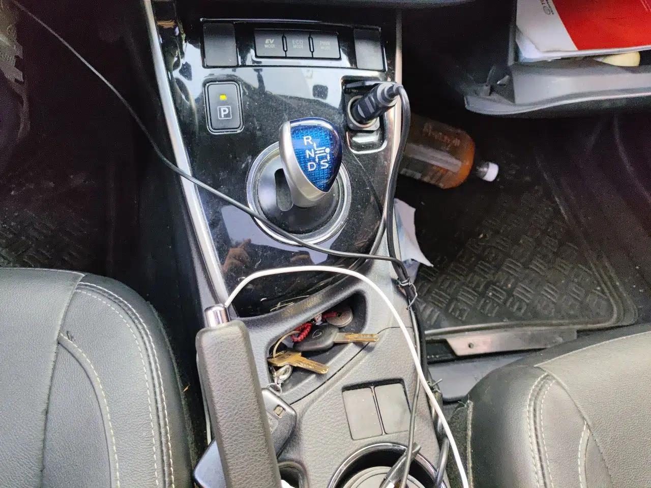 Toyota Corolla 2016 Dual-Engine 1.8L E-CVT Elite Edition — миниатюра 14
