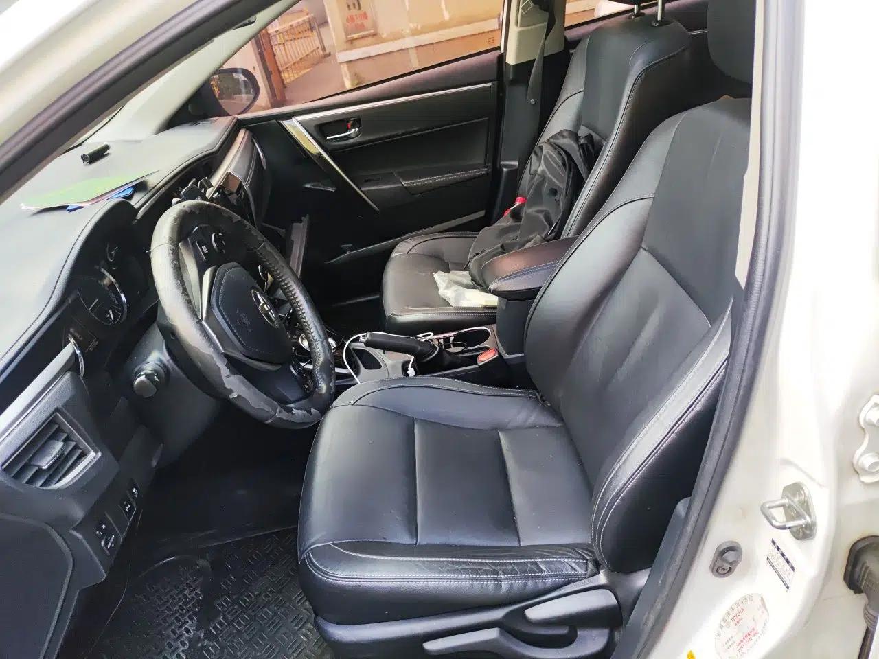 Toyota Corolla 2016 Dual-Engine 1.8L E-CVT Elite Edition — миниатюра 15