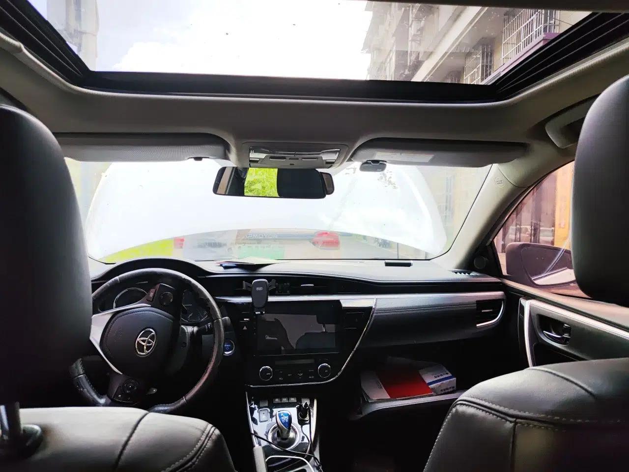 Toyota Corolla 2016 Dual-Engine 1.8L E-CVT Elite Edition — миниатюра 18