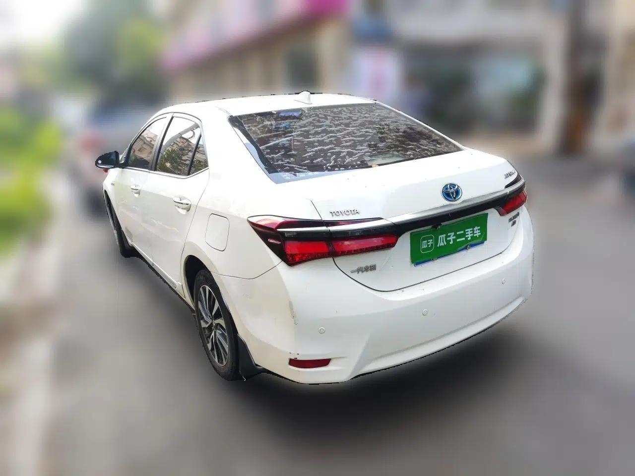 Toyota Corolla 2016 Dual-Engine 1.8L E-CVT Elite Edition — миниатюра 4