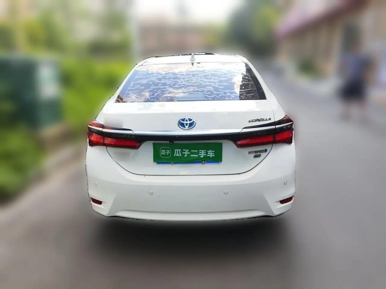 Toyota Corolla 2016 Dual-Engine 1.8L E-CVT Elite Edition — миниатюра 5