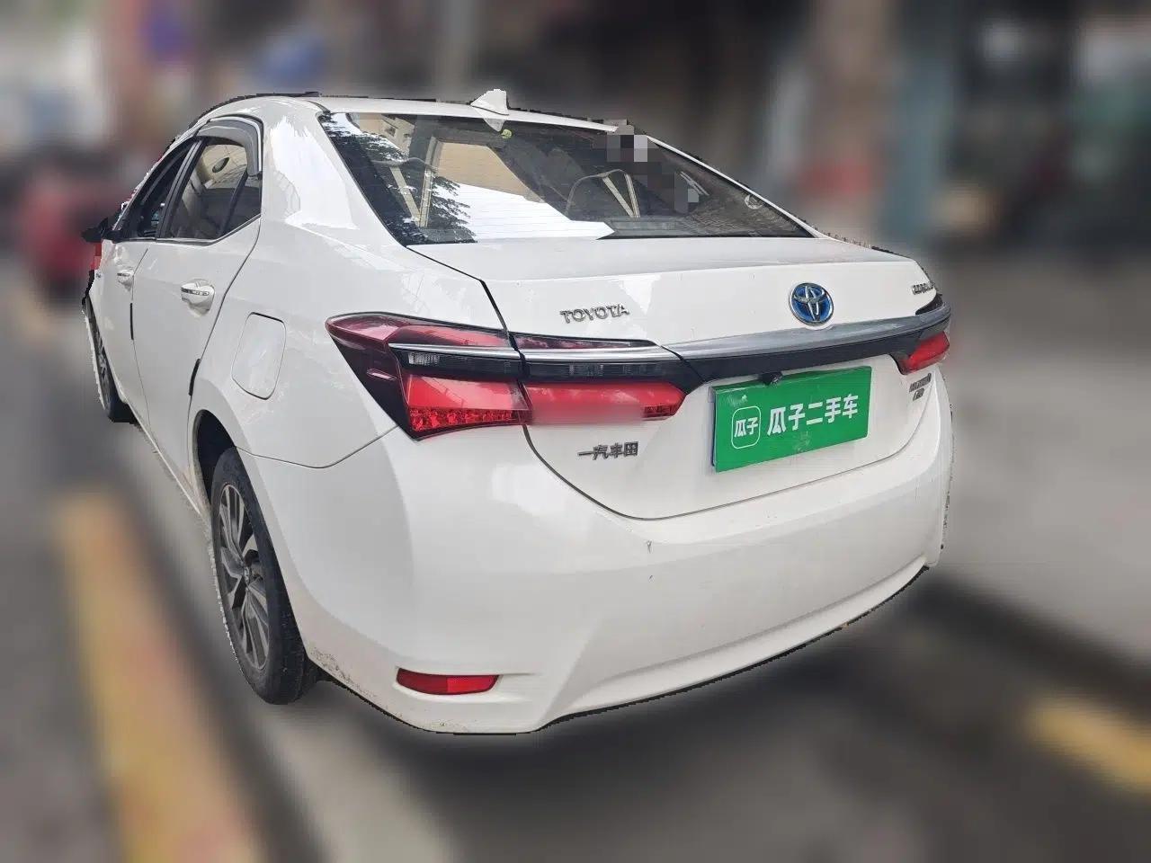 Toyota Corolla 2017 Revised Dual-Engine 1.8L E-CVT Leading Edition — миниатюра 4