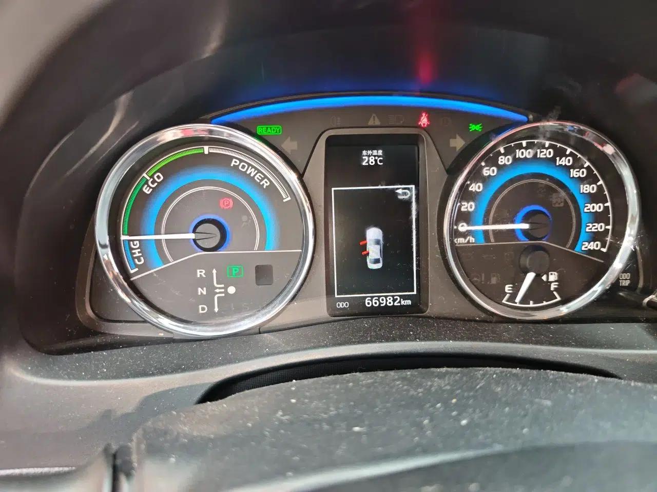 Toyota Corolla 2017 Revised Dual-Engine 1.8L E-CVT Elite Edition — миниатюра 11