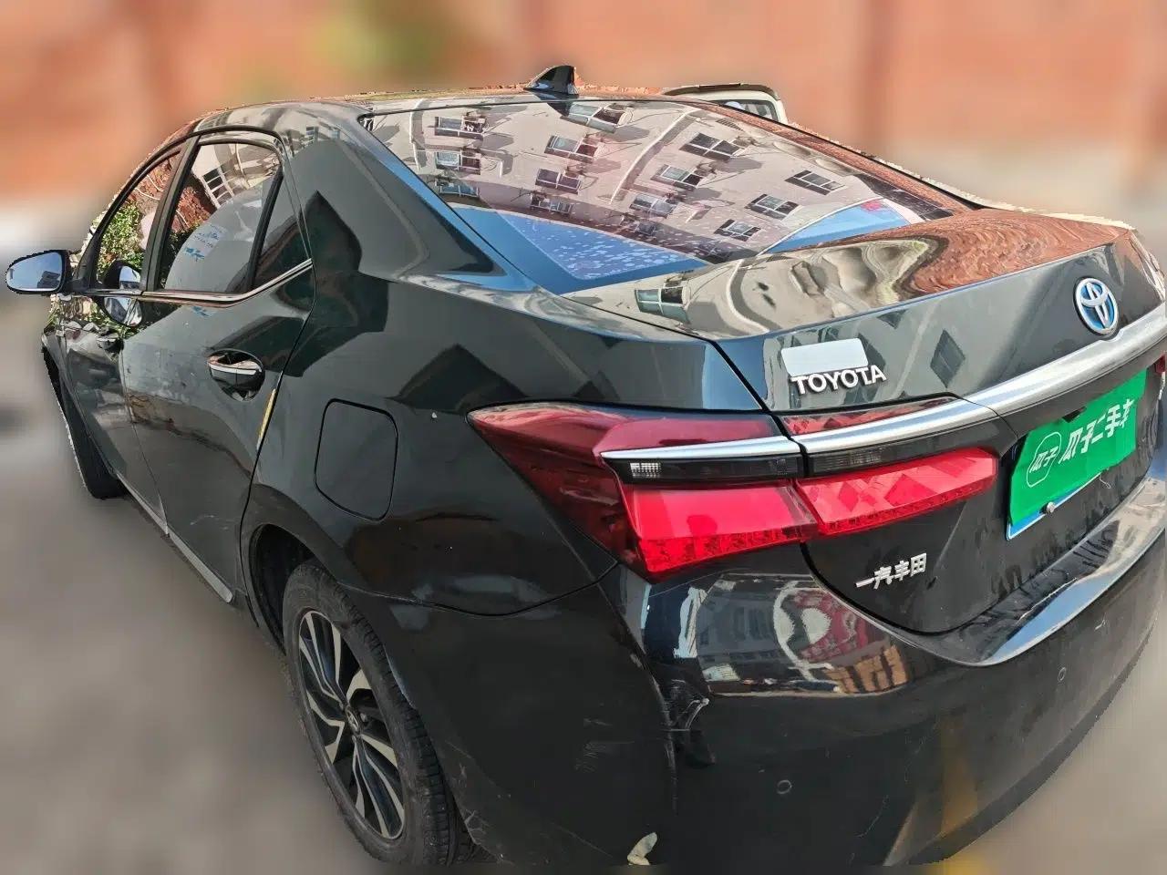 Toyota Corolla 2017 Revised Dual-Engine 1.8L E-CVT Elite Edition — миниатюра 4
