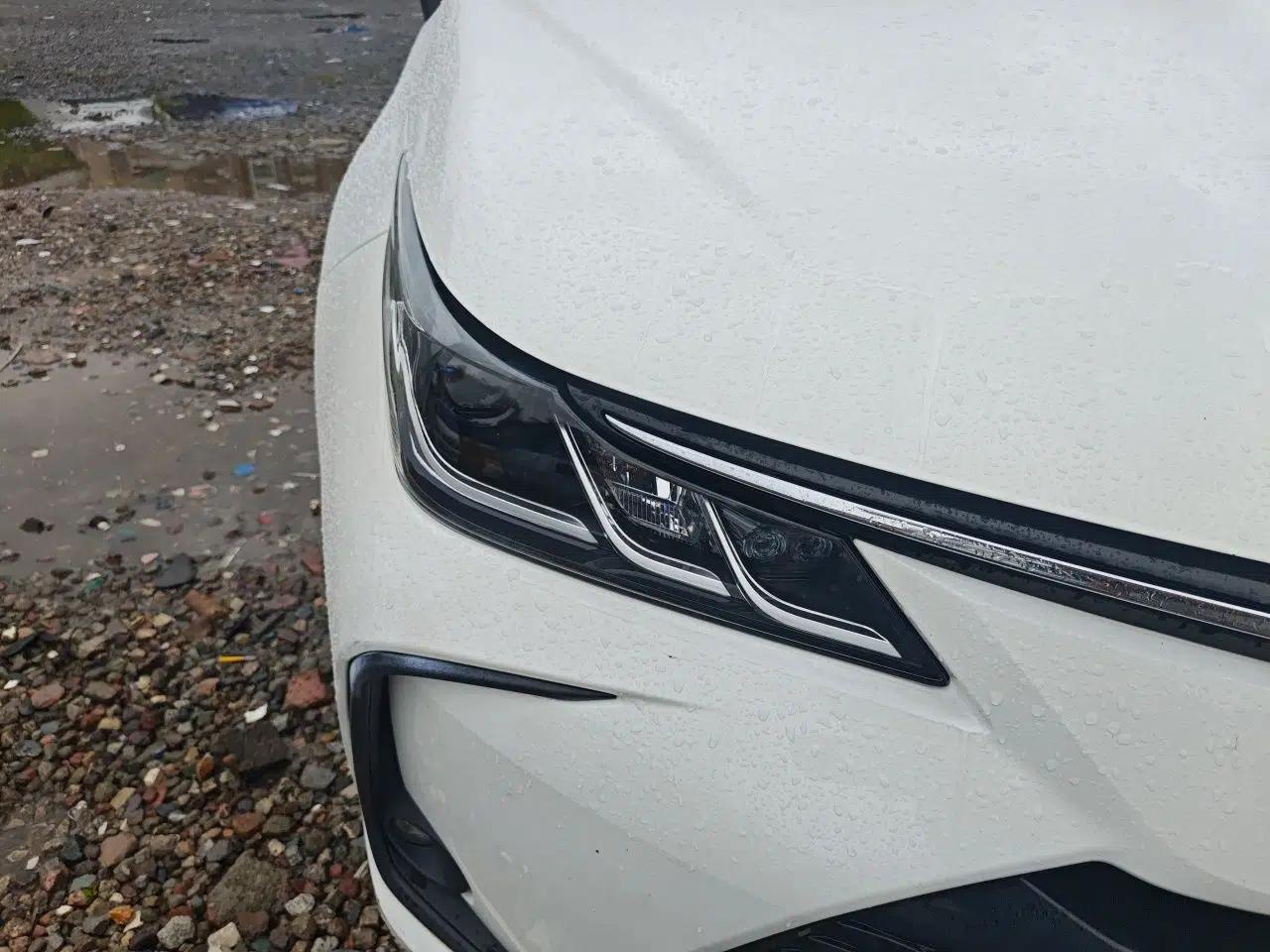 Toyota Corolla 2023 1.8L Smart Electric Hybrid Dual-Motor Elite Edition — миниатюра 7