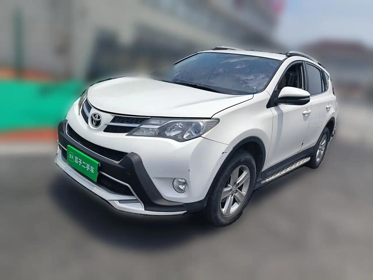 Toyota RAV4 2013 2.0L CVT Two-Wheel Drive Urban Edition — миниатюра 1