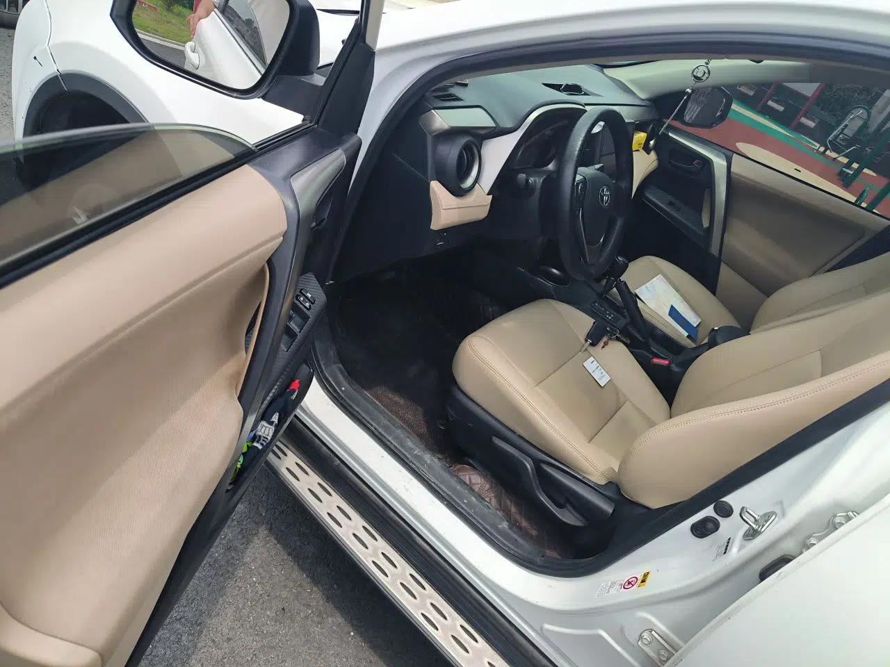 Toyota RAV4 2013 2.0L CVT Two-Wheel Drive Urban Edition — миниатюра 16