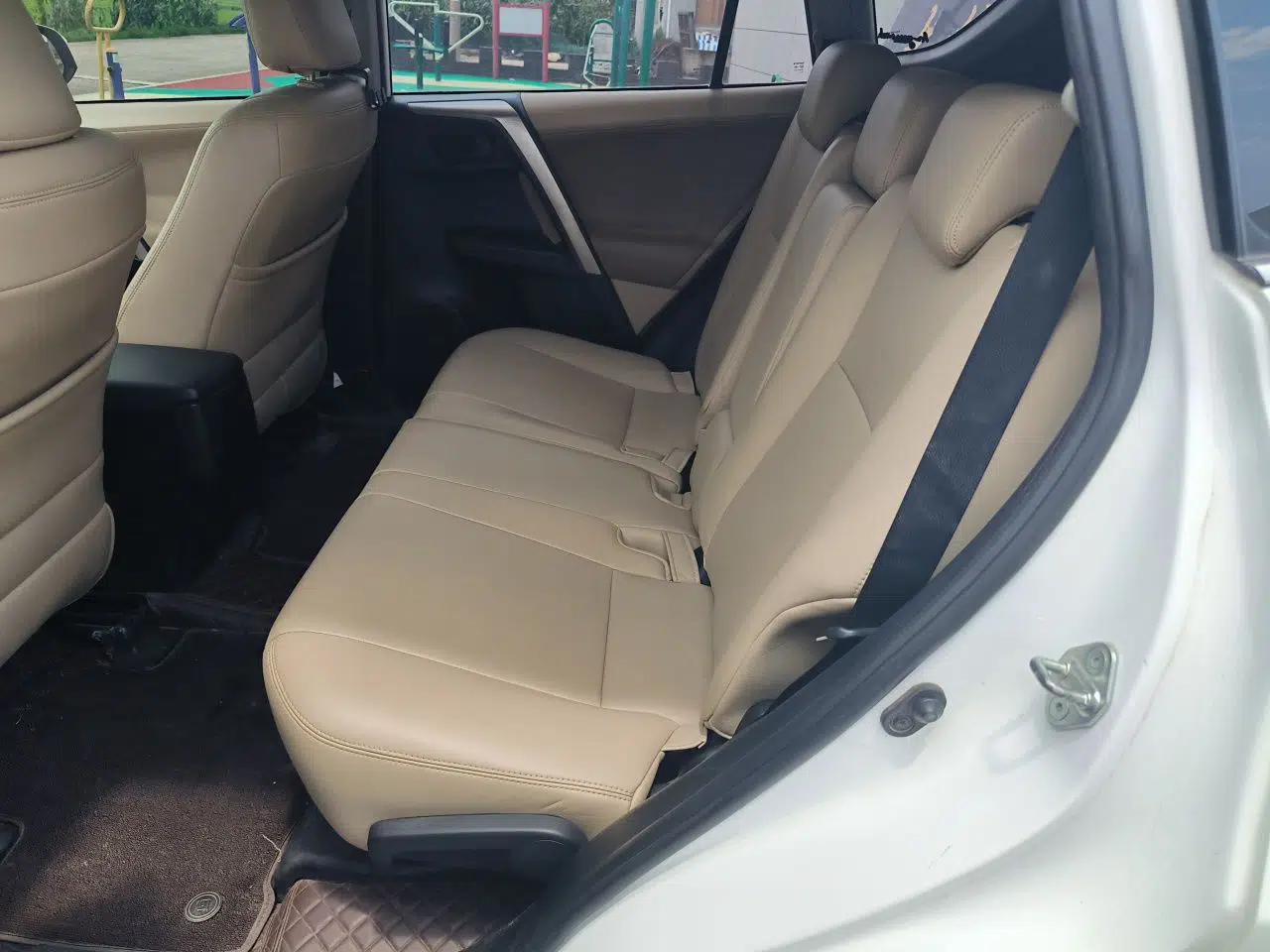 Toyota RAV4 2013 2.0L CVT Two-Wheel Drive Urban Edition — миниатюра 17