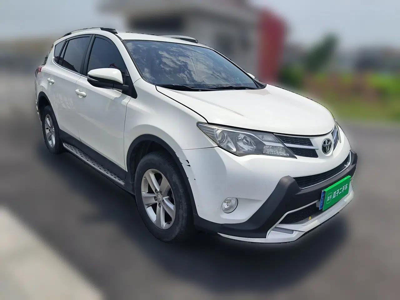 Toyota RAV4 2013 2.0L CVT Two-Wheel Drive Urban Edition — миниатюра 3