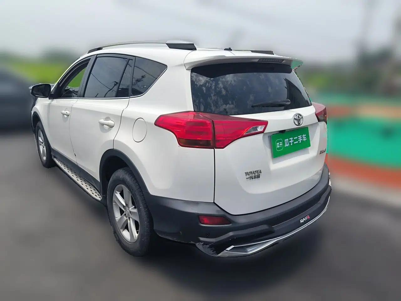 Toyota RAV4 2013 2.0L CVT Two-Wheel Drive Urban Edition — миниатюра 4