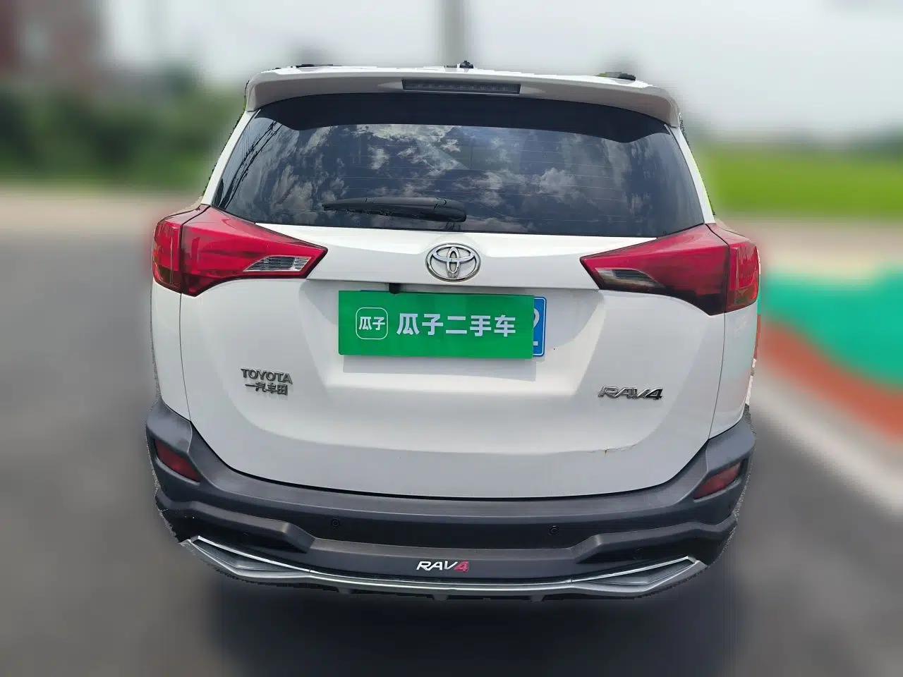 Toyota RAV4 2013 2.0L CVT Two-Wheel Drive Urban Edition — миниатюра 5