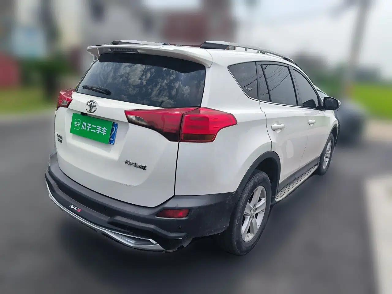 Toyota RAV4 2013 2.0L CVT Two-Wheel Drive Urban Edition — миниатюра 6