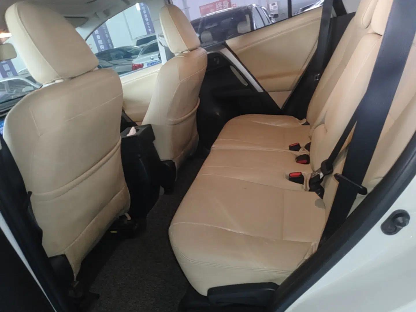 Toyota RAV4 2015 2.0L CVT Two-Wheel Drive Fashion Edition — миниатюра 20