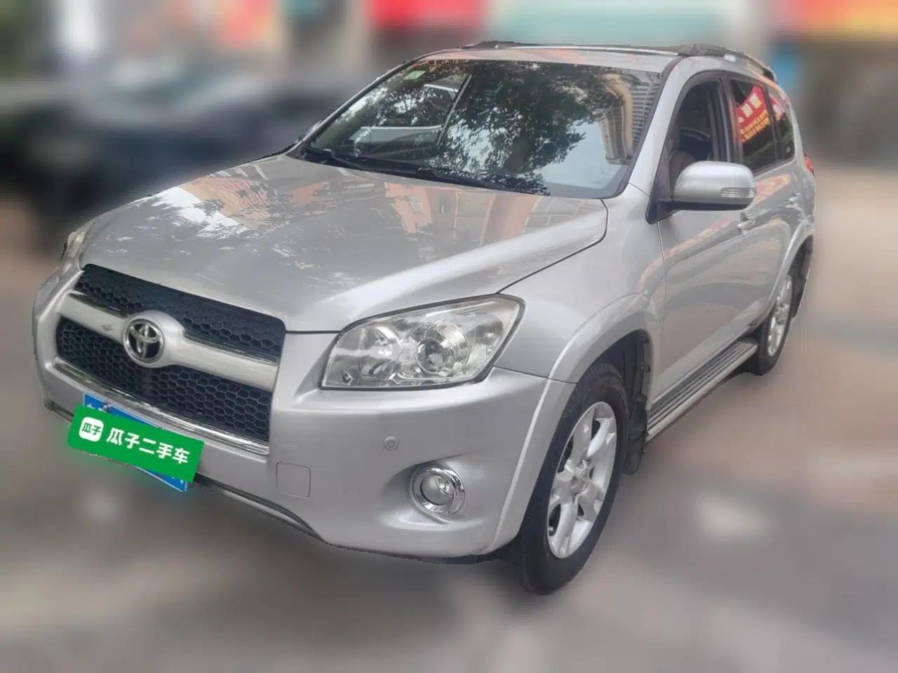 Toyota RAV4 2011 2.0L Automatic Luxury Edition — миниатюра 1