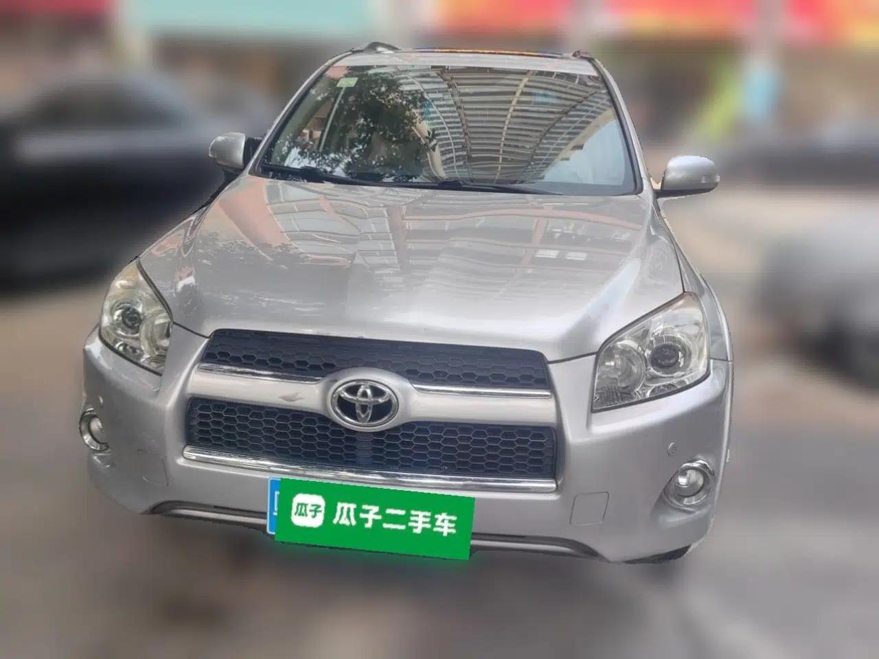 Toyota RAV4 2011 2.0L Automatic Luxury Edition — миниатюра 2