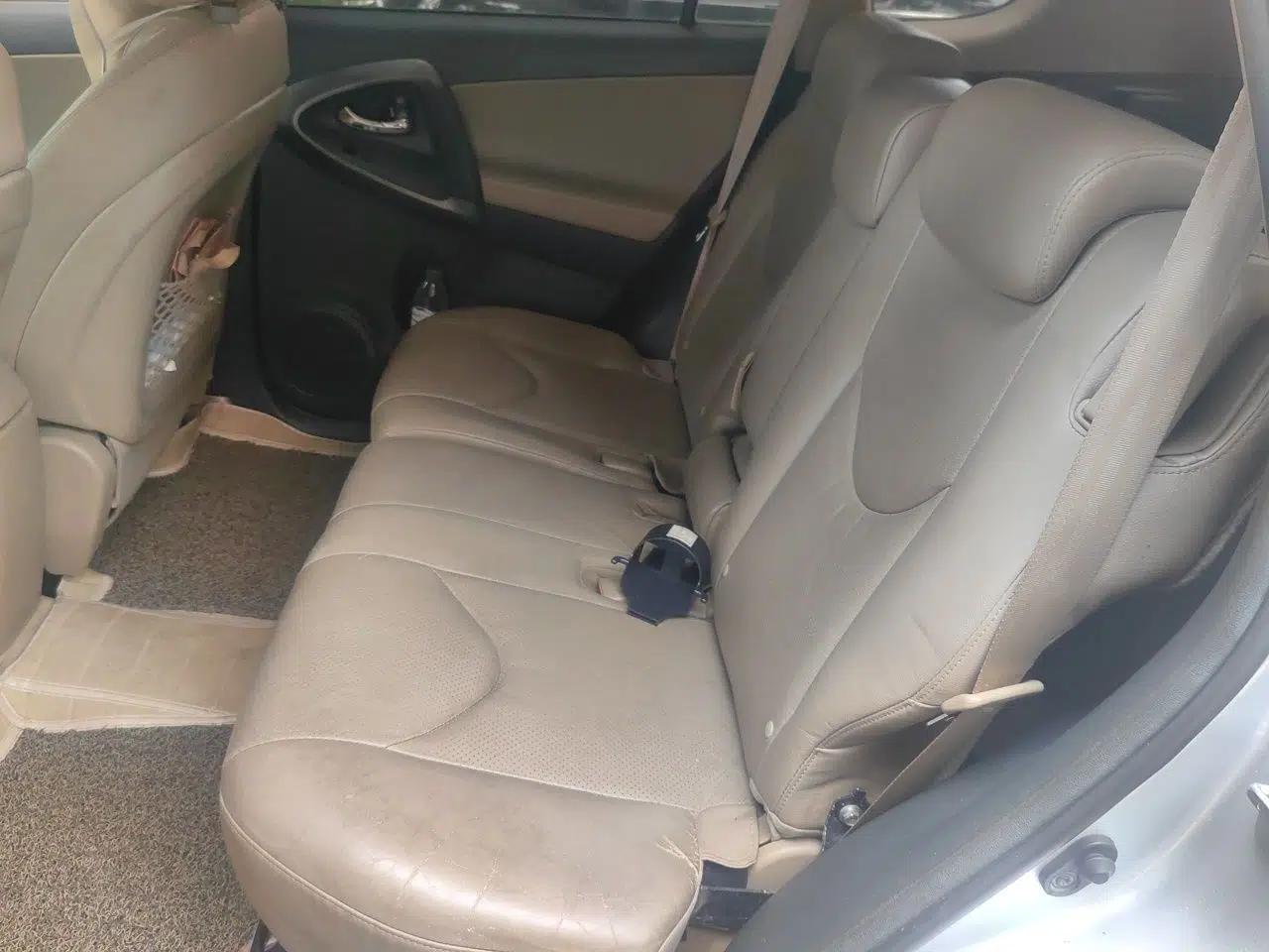 Toyota RAV4 2011 2.0L Automatic Luxury Edition — миниатюра 17