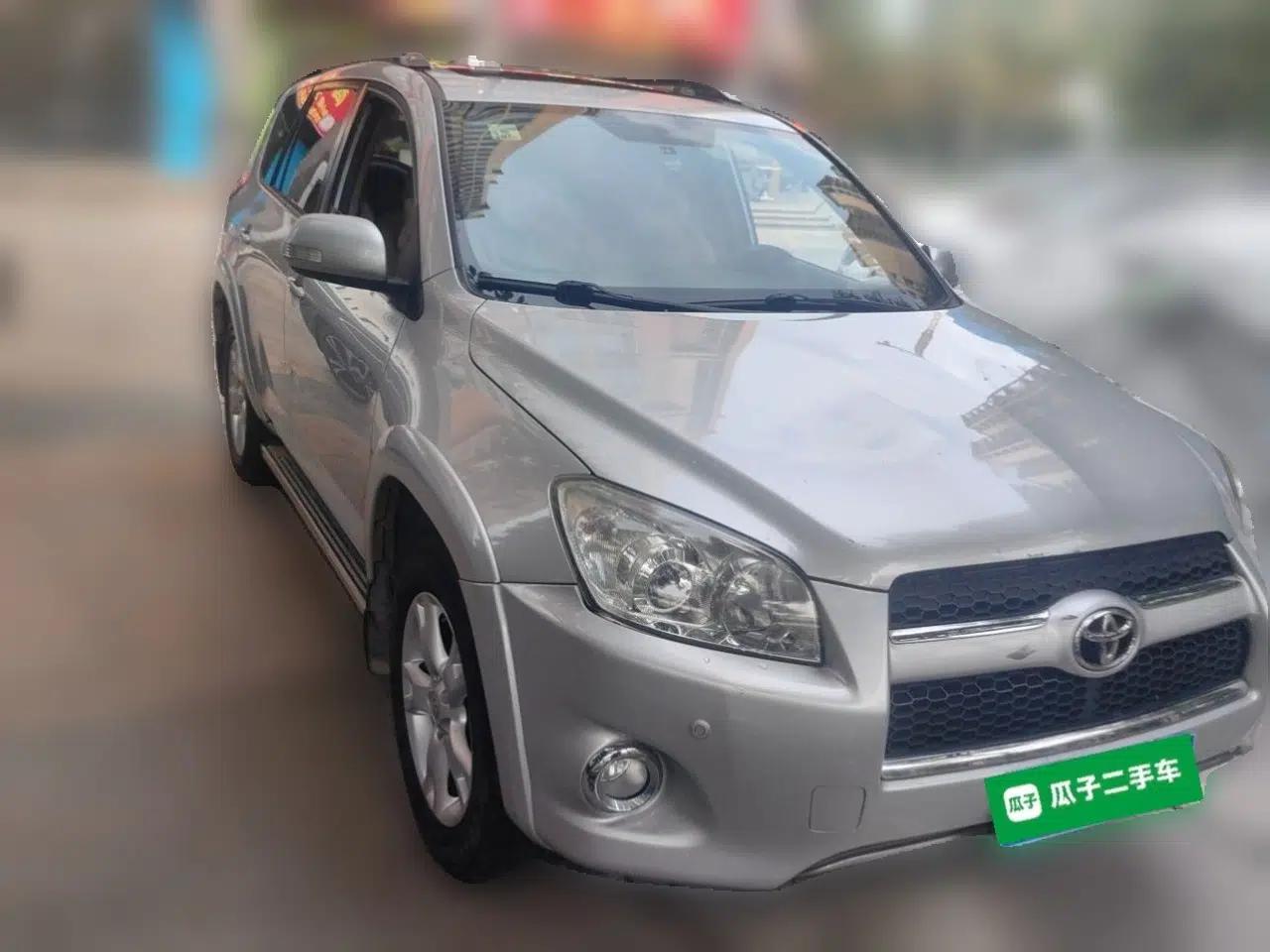 Toyota RAV4 2011 2.0L Automatic Luxury Edition — миниатюра 3