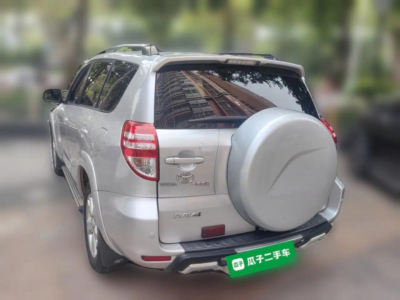 Toyota RAV4 2011 2.0L Automatic Luxury Edition — миниатюра 4