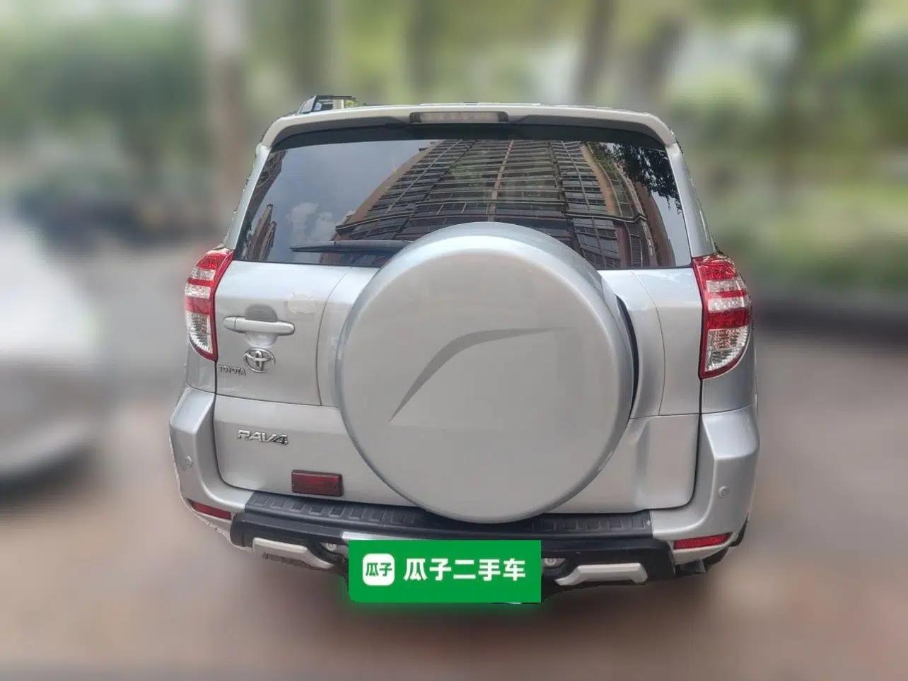 Toyota RAV4 2011 2.0L Automatic Luxury Edition — миниатюра 5