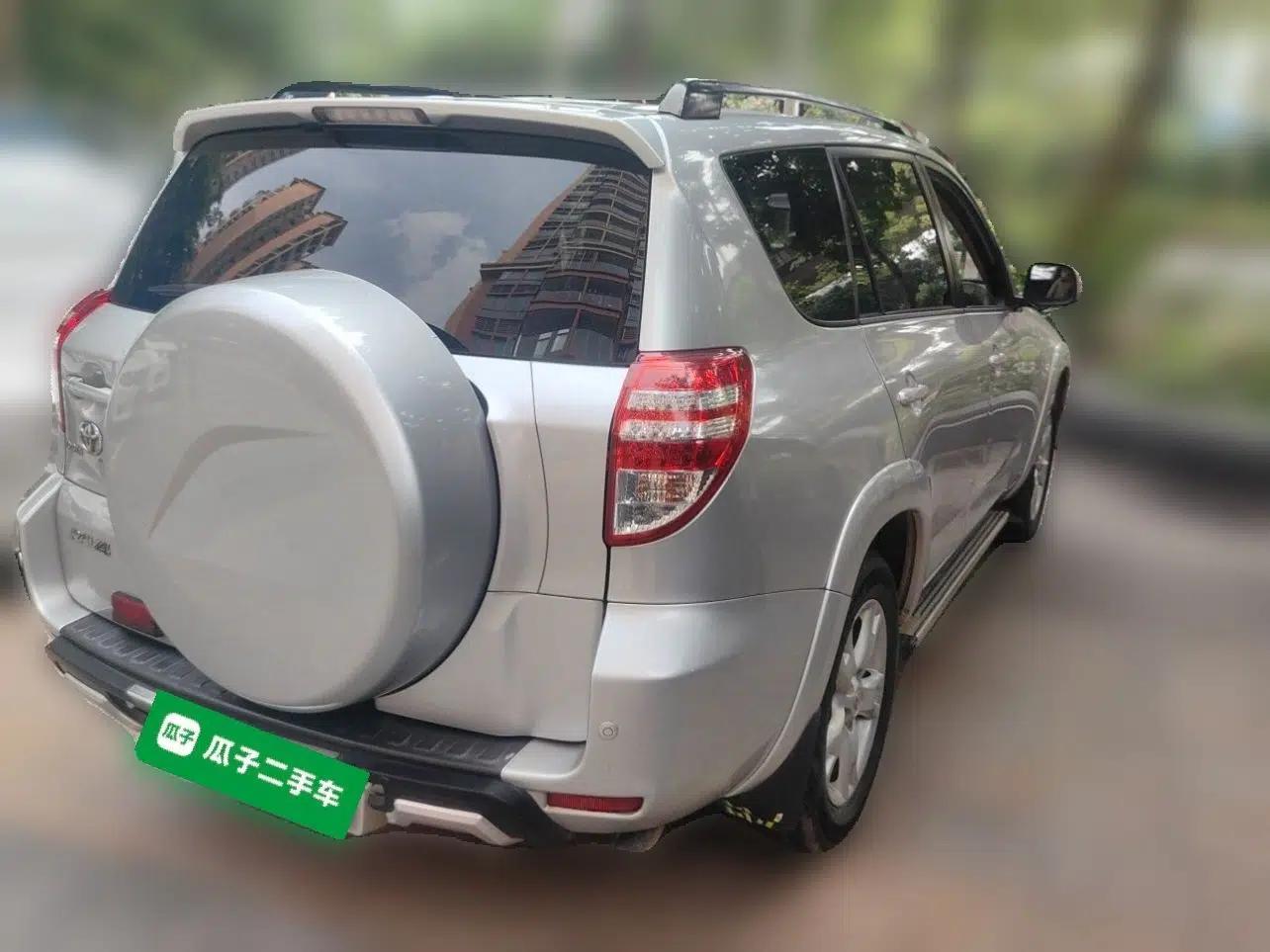 Toyota RAV4 2011 2.0L Automatic Luxury Edition — миниатюра 6