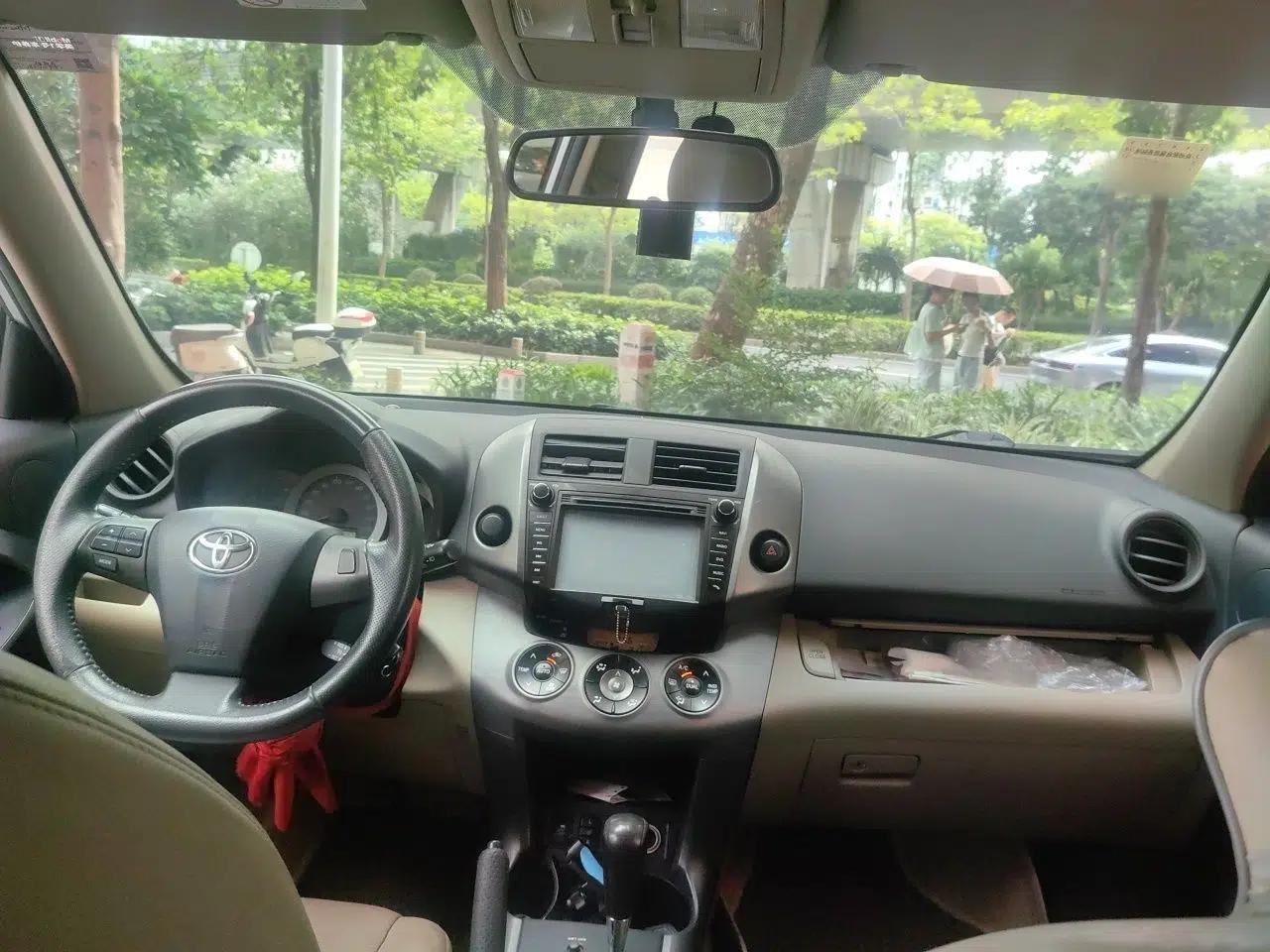 Toyota RAV4 2011 2.0L Automatic Luxury Edition — миниатюра 9
