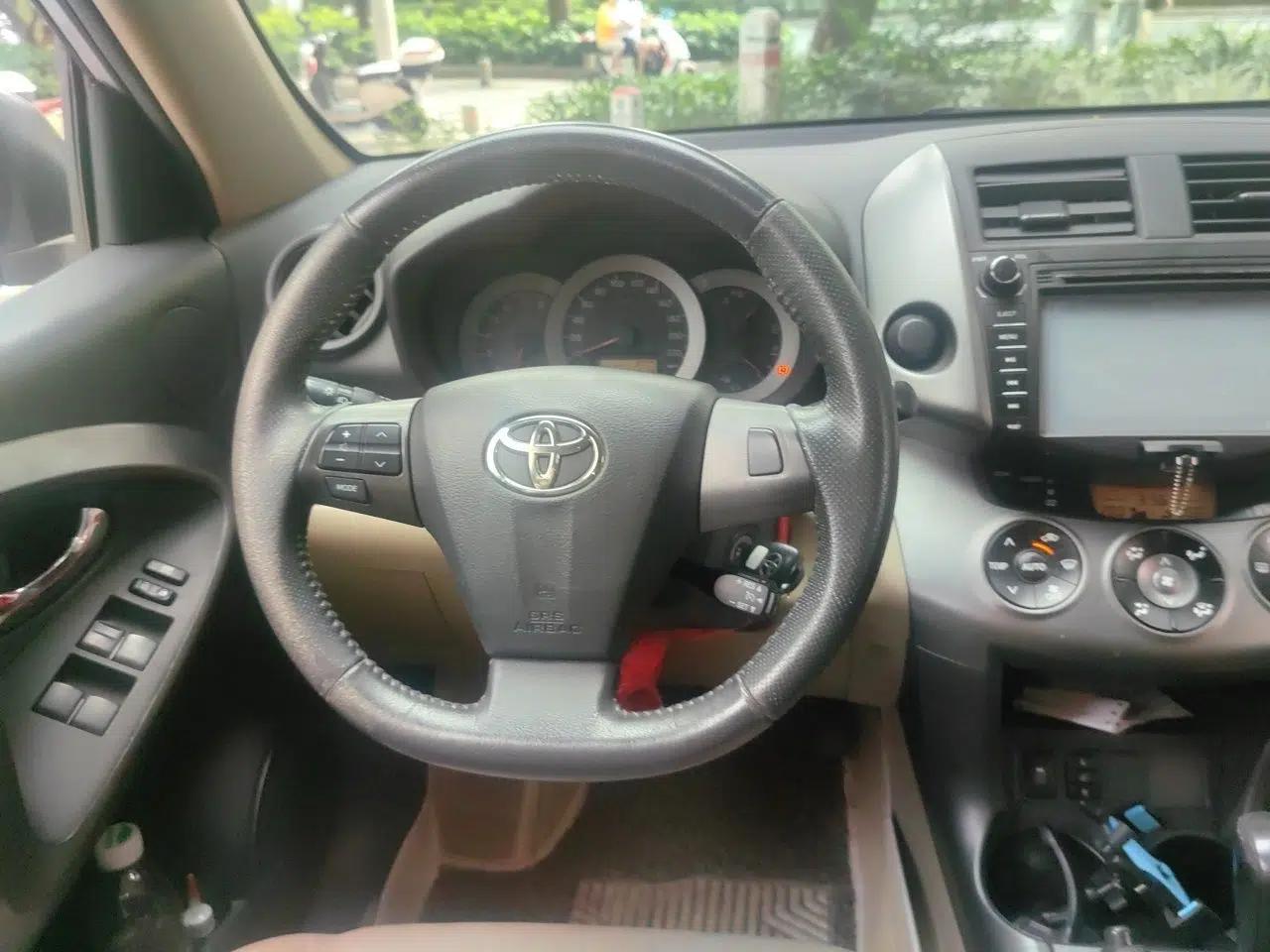 Toyota RAV4 2011 2.0L Automatic Luxury Edition — миниатюра 10